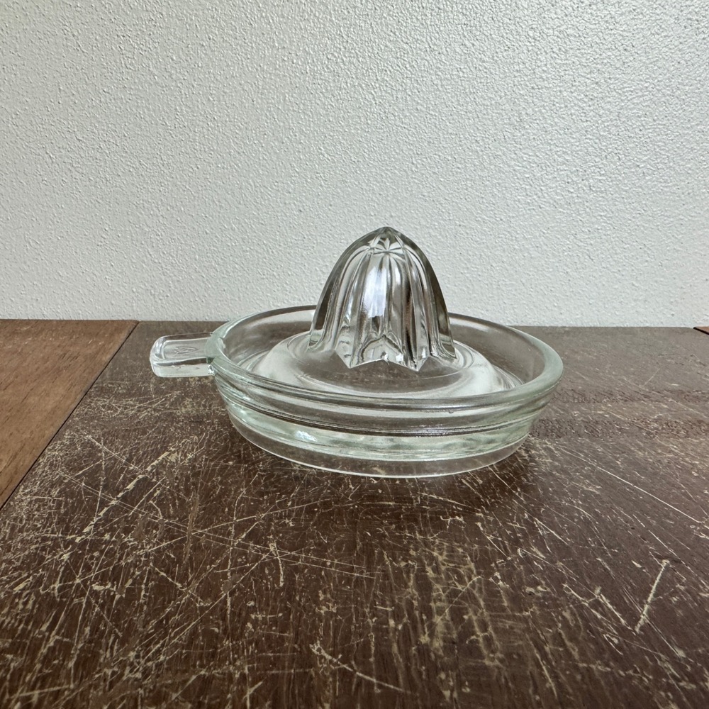 Vintage Federal Glass Citrus Juicer Hand Press Reamer Fruit Juice Squeezer‎